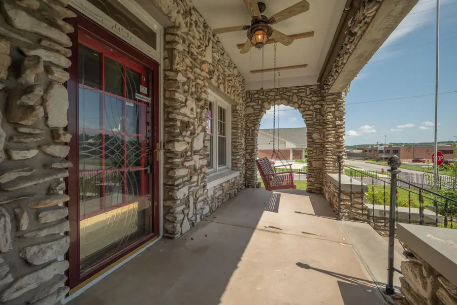 400 S Jefferson Street, Neosho, MO 64850 - #3