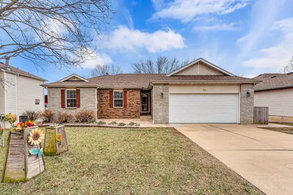 1266 W Bridgewood Place, Nixa, MO 65714