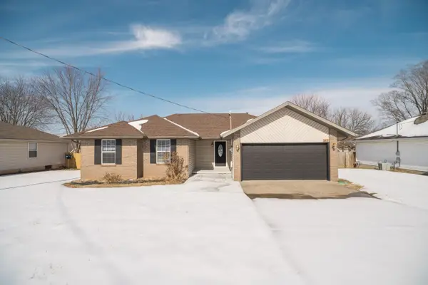 1835 W Farm Road 102, Springfield, MO 65803