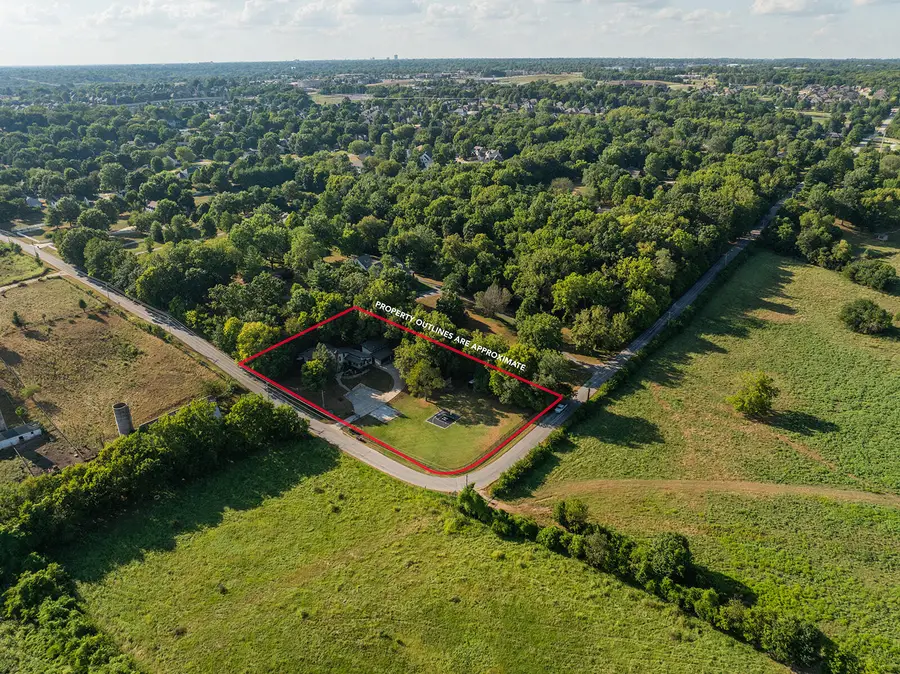 3963 E El Dorado Street, Springfield, MO 65809 - #3