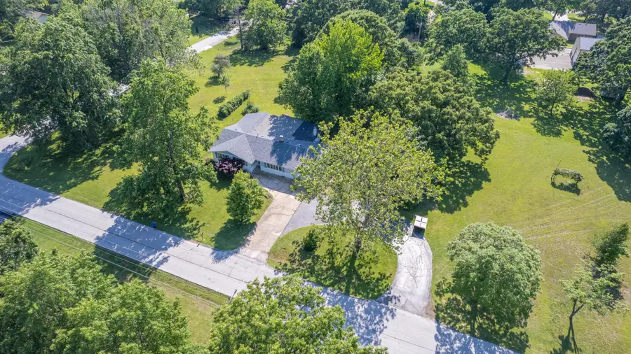 1105 N Pine Street, Marshfield, MO 65706 - #2