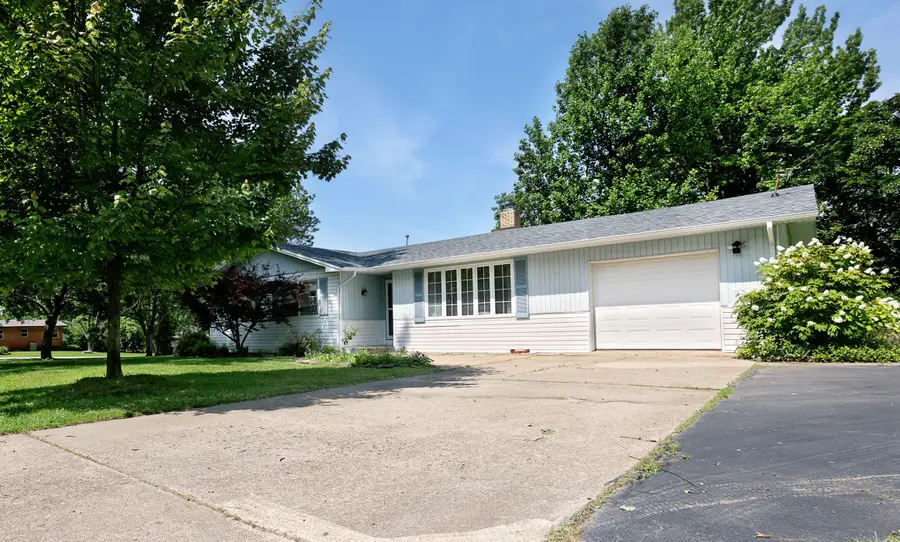 1105 N Pine Street, Marshfield, MO 65706 - #3