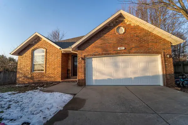 3977 W Beechwood Street, Springfield, MO 65807
