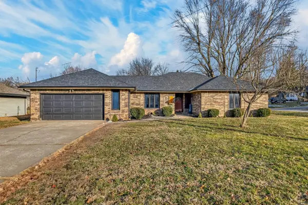 3424 N Darwin Avenue, Springfield, MO 65803
