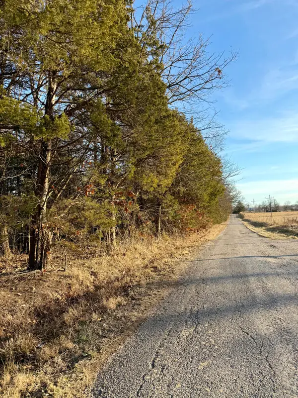 000 S 25th Road, Humansville, MO 65674