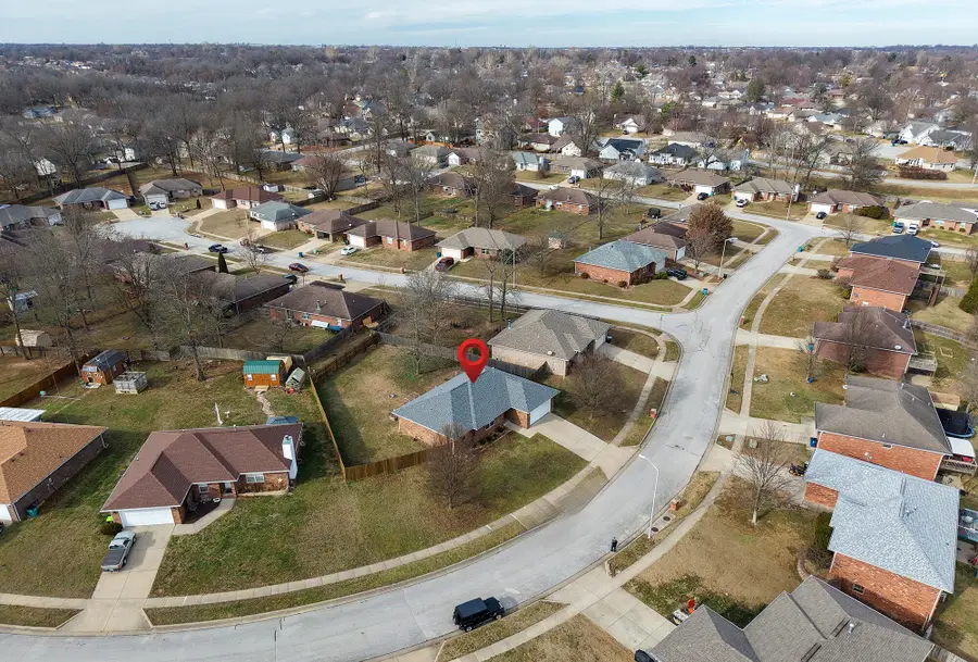 3825 W Parkridge Circle, Springfield, MO 65802 - #2