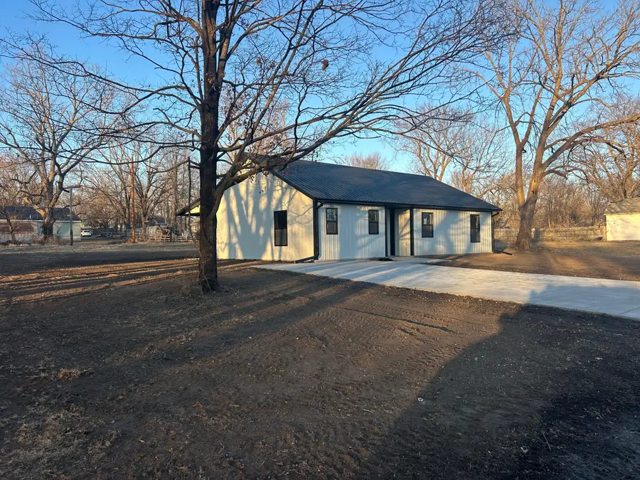 123 W Cofield Street, Aurora, MO 65605 - Image #2