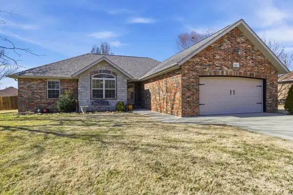 605 Glen Oaks Circle, Nixa, MO 65714
