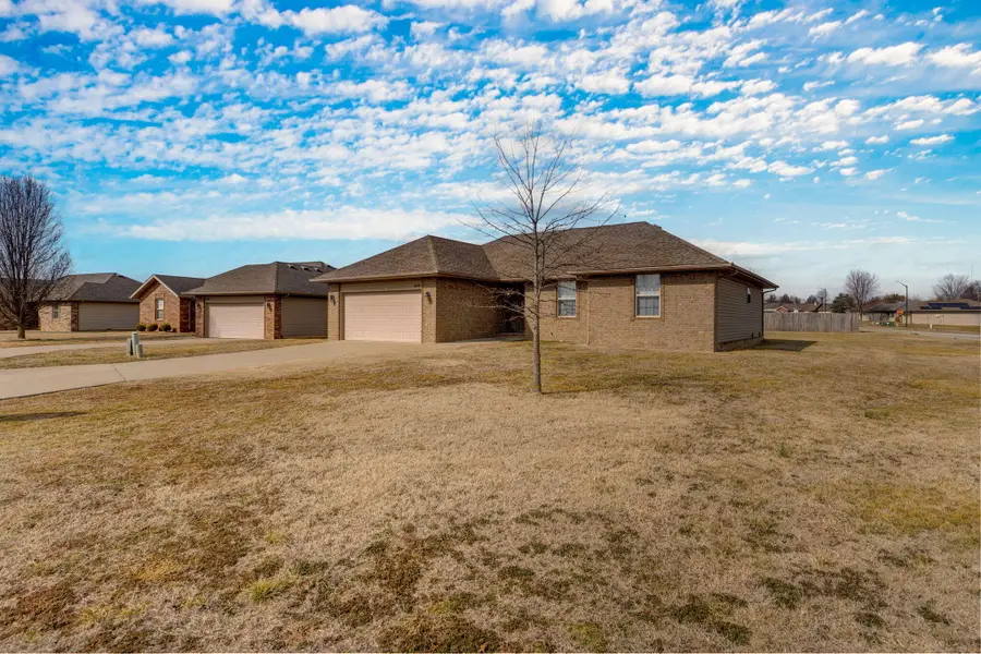 3099 E Loren Street, Republic, MO 65738 - #2