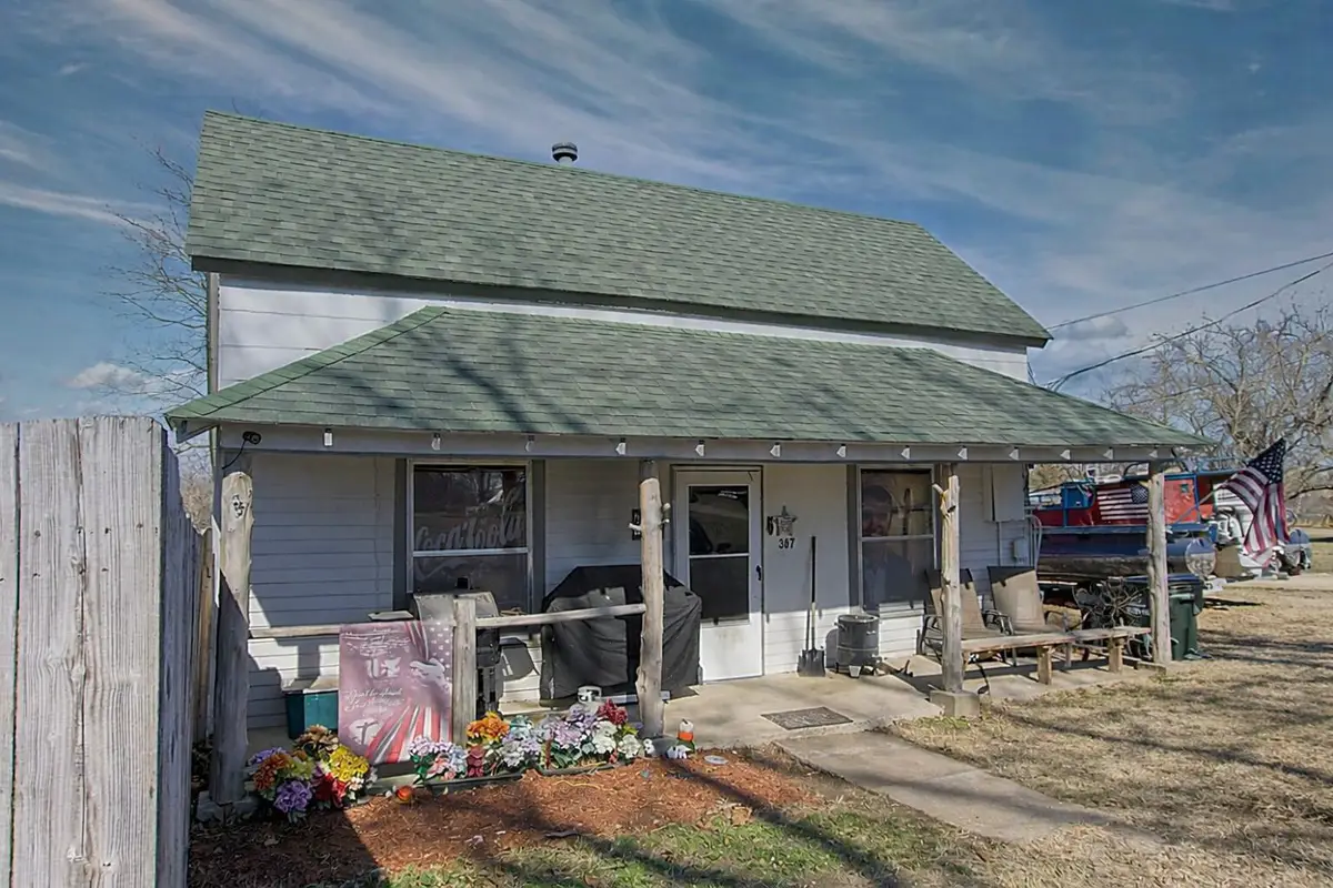 307 E Logan Street, Jerico Springs, MO 64756 - #1