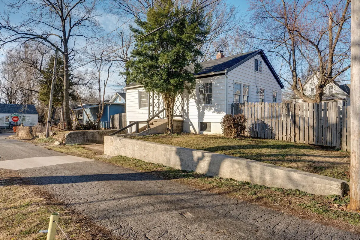 1305 N Irving Avenue, Springfield, MO 65802 - #1
