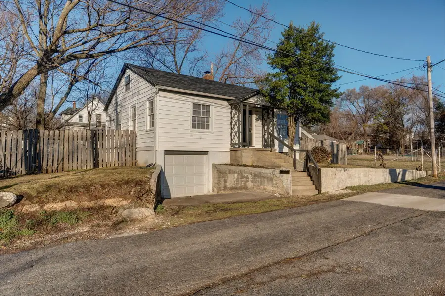 1305 N Irving Avenue, Springfield, MO 65802 - #3