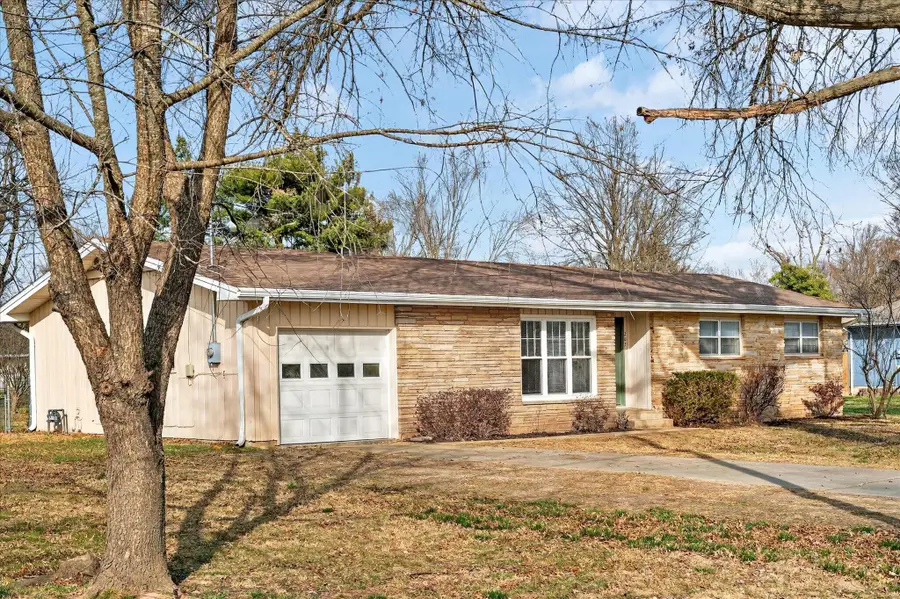 207 W Park Street, Nixa, MO 65714 - #2