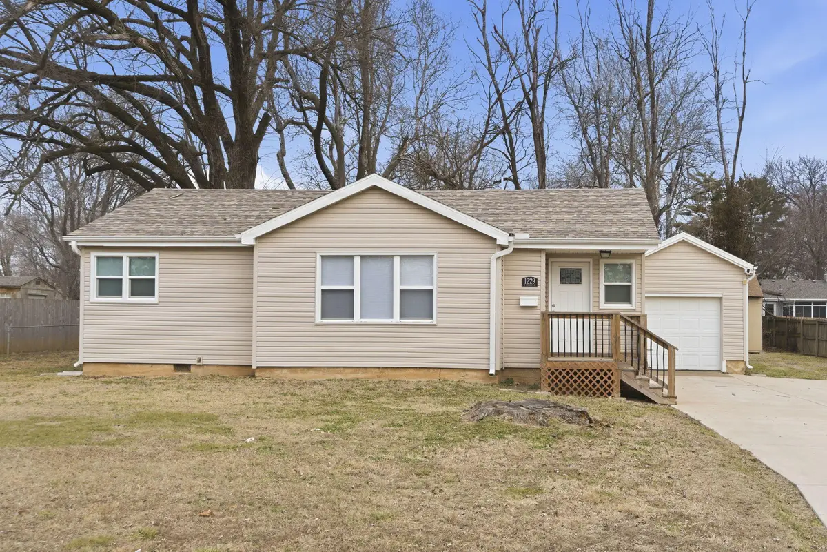 1229 E Berkeley Street, Springfield, MO 65804 - #1