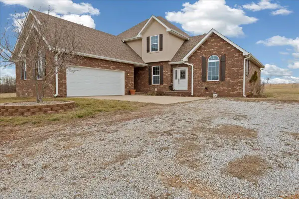 18252 Lawrence 2187, Aurora, MO 65605