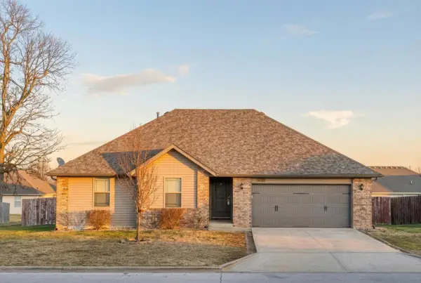 1226 S Calabria Avenue, Republic, MO 65738