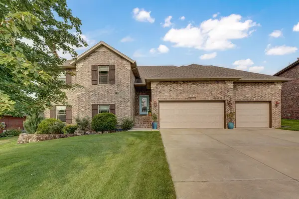 1581 N Oakfair Place, Springfield, MO 65802