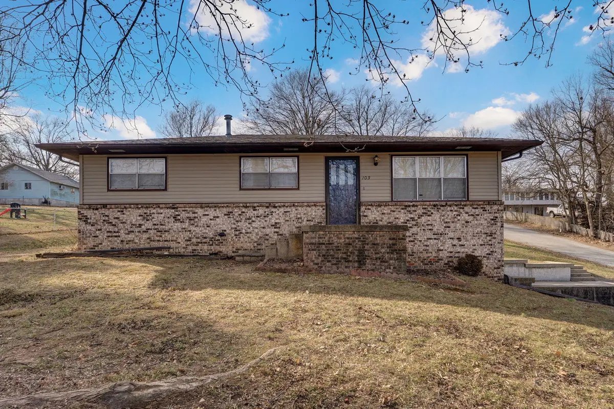103 S Washington Street, Mount Vernon, MO 65712 - #1