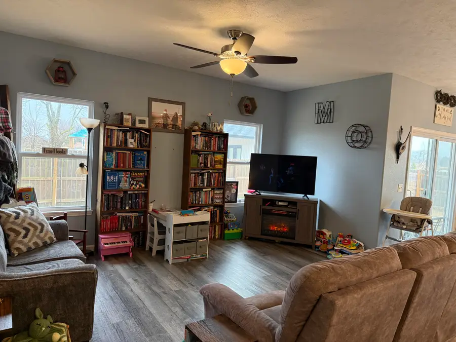 960 W Maurice Street, Bolivar, MO 65613 - #2