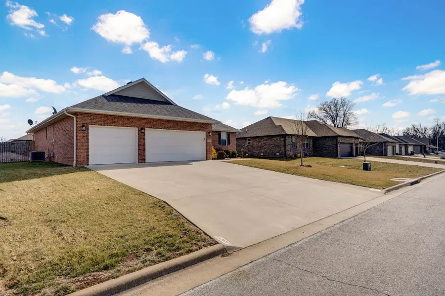 1312 S Canton Avenue, Springfield, MO 65802 - #3