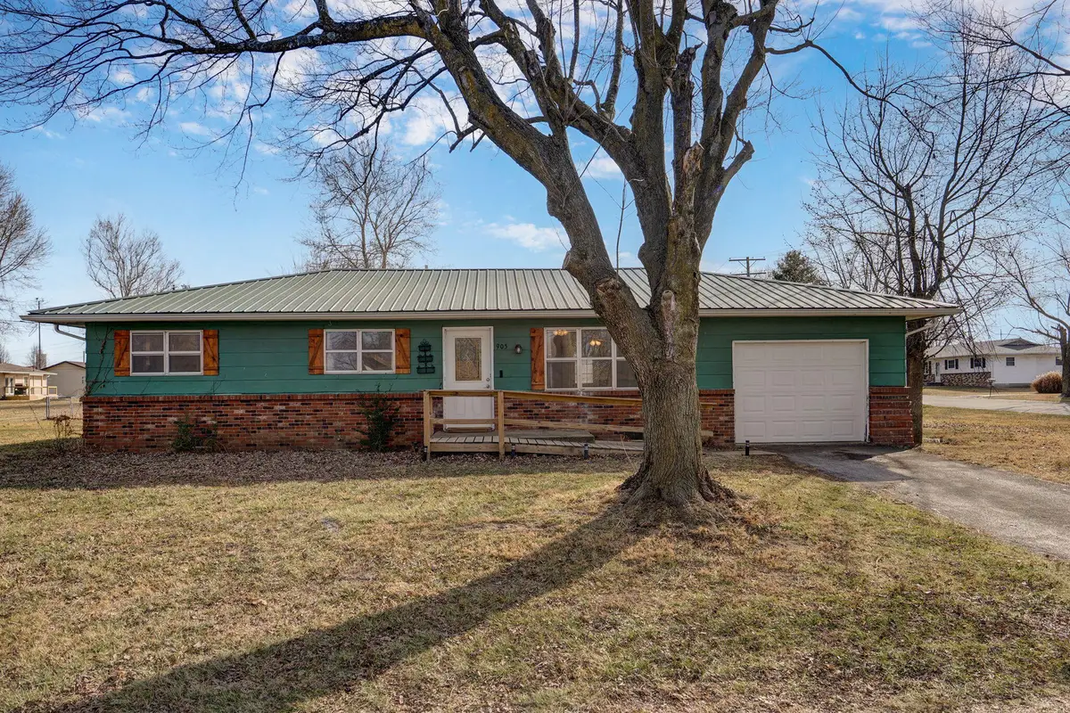 905 E Kirby Street, Mount Vernon, MO 65712 - #1