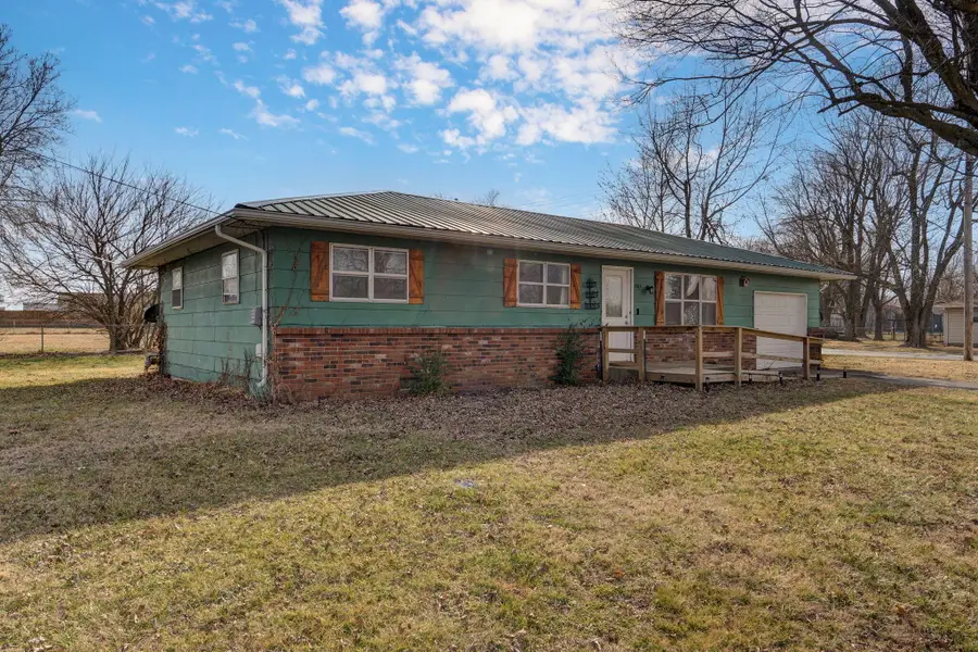 905 E Kirby Street, Mount Vernon, MO 65712 - #2