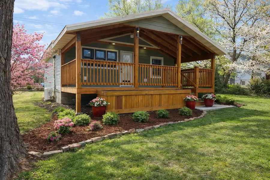 314 W 11th Street, Mountain Grove, MO 65711 - #3