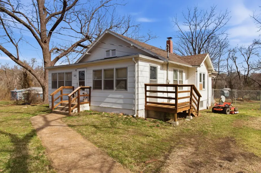 1020 Sycamore Street, Cabool, MO 65689 - #3