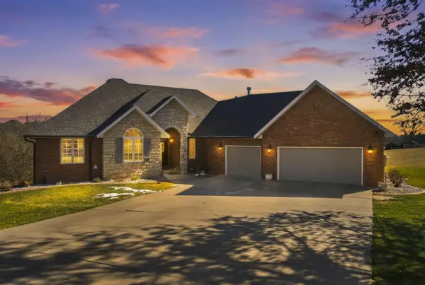 402 N Waterford Way, Nixa, MO 65714