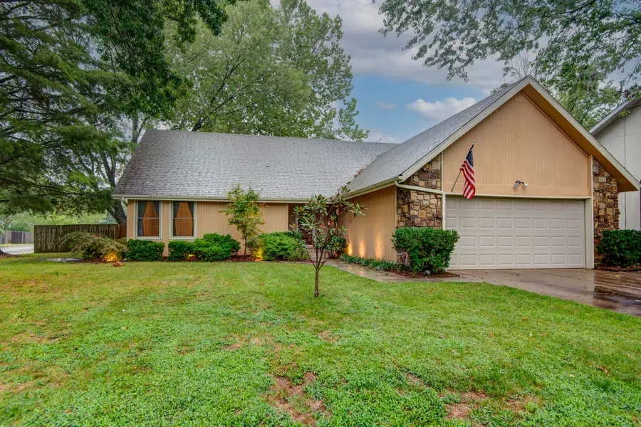 5532 S Roanoke Avenue, Springfield, MO 65810 - #2