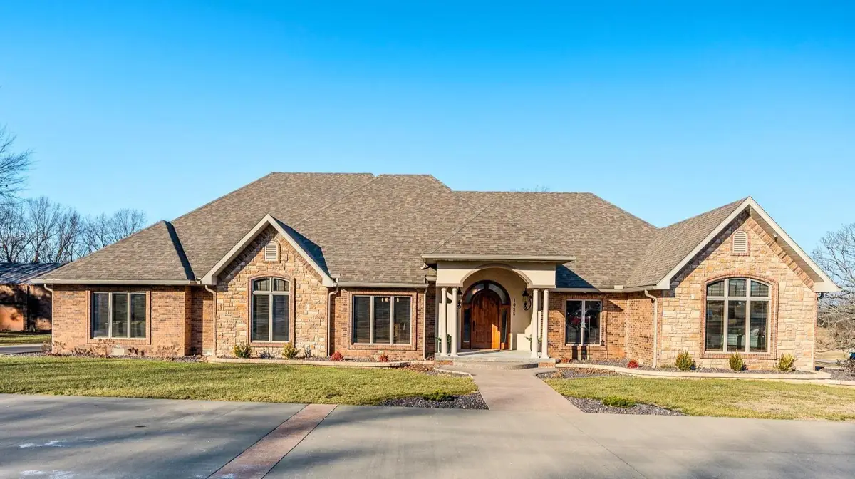 1035 N Oakland Avenue, Bolivar, MO 65613 - #1