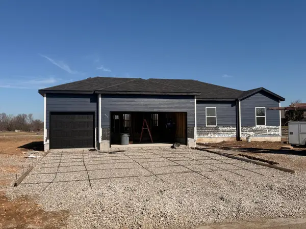 184 Maverick Drive, Mt Vernon, MO 65712