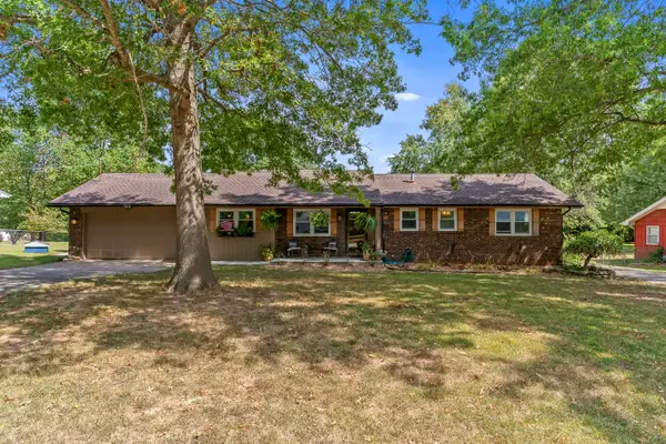 5382 N Lakewood Drive, Springfield, MO 65803