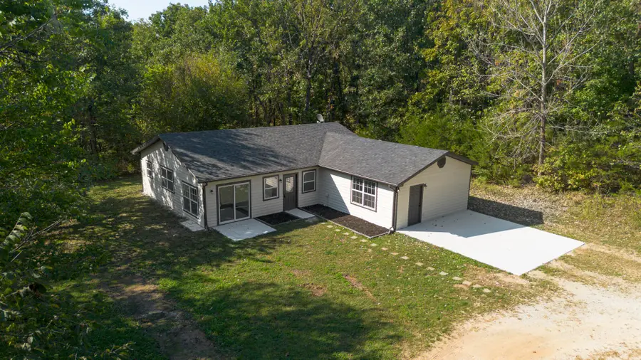 3820 N Royal Mountain Lane, Bolivar, MO 65613 - #3