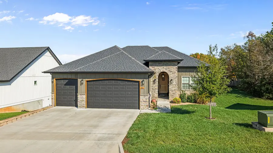 811 E Rainey Street, Ozark, MO 65721 - #2