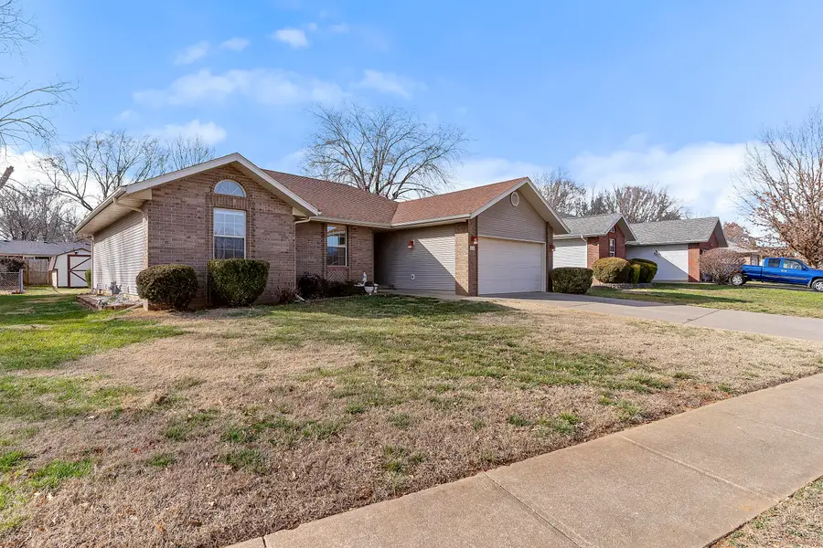 521 S Dexter Avenue, Springfield, MO 65802 - #2