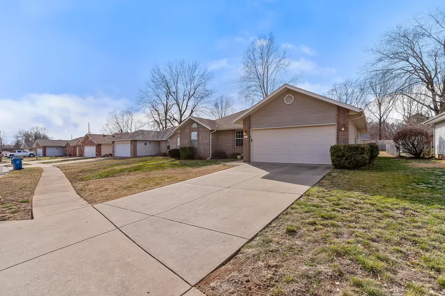 521 S Dexter Avenue, Springfield, MO 65802 - #3