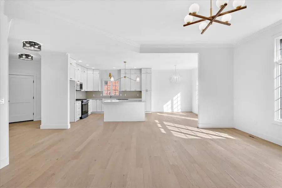 930 E Canterbury Street, Springfield, MO 65810 - #3