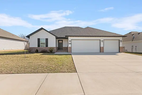 698 N Glenwood Avenue, Republic, MO 65738