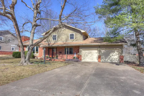 1131 Belle Air Place, Carthage, MO 64836