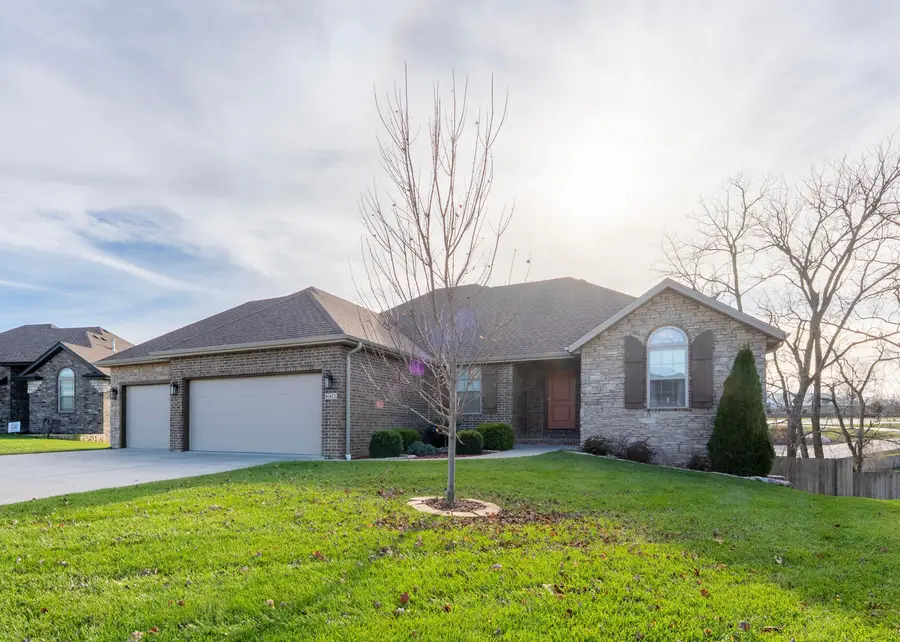 842 E Beechwood Road, Nixa, MO 65714 - #2