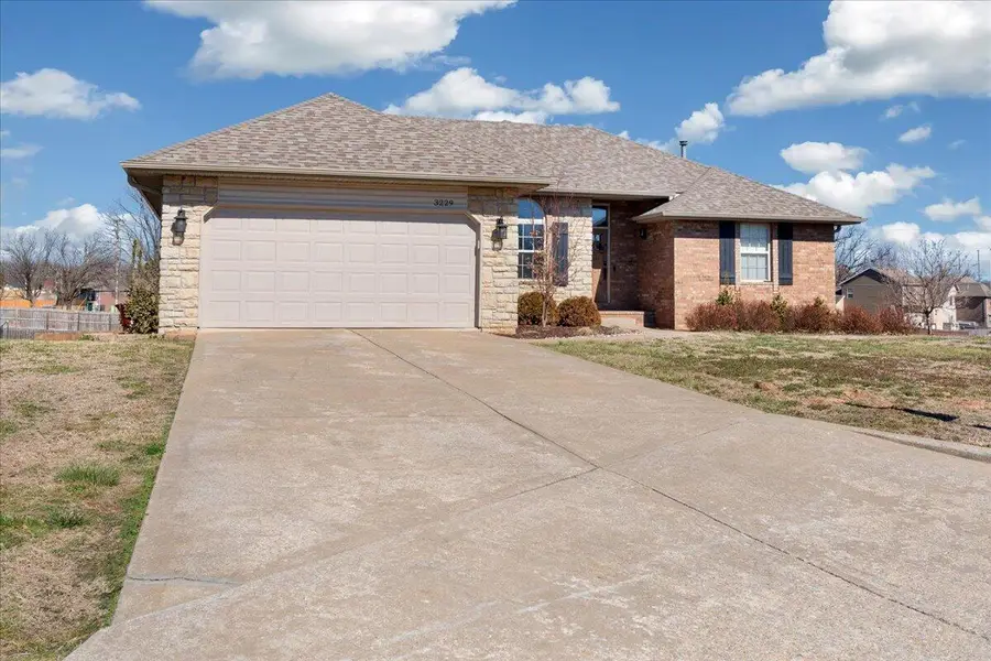 3229 W Mcclernon Street, Springfield, MO 65803 - #3