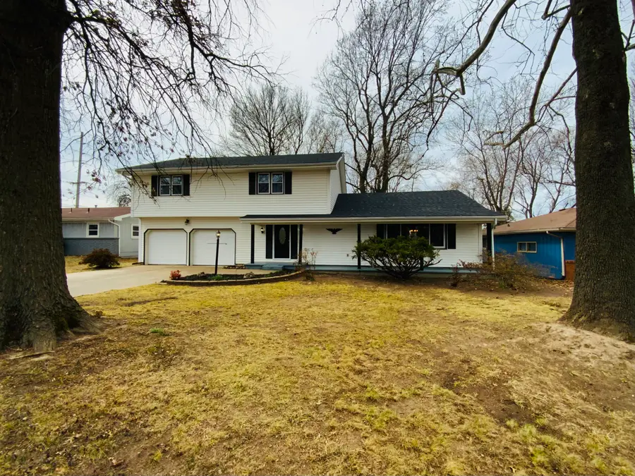 417 N Lone Pine Avenue, Springfield, MO 65802 - #2