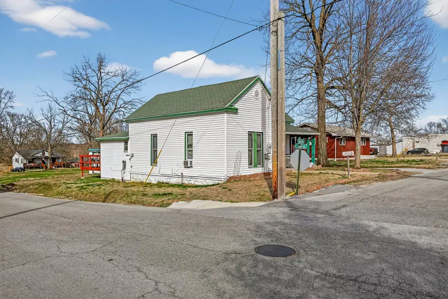 101 E Benton Street, Marionville, MO 65705 - #2