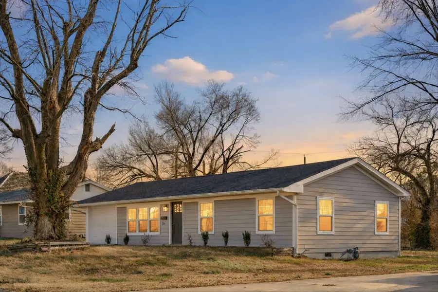 116 E Hadley Street, Aurora, MO 65605 - #2