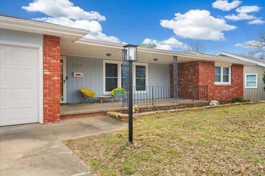 1942 S Luster Avenue, Springfield, MO 65804 - #3