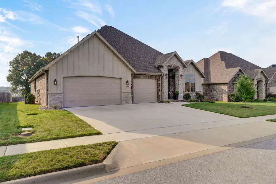 856 E Edenmore Circle, Nixa, MO 65714 - #3
