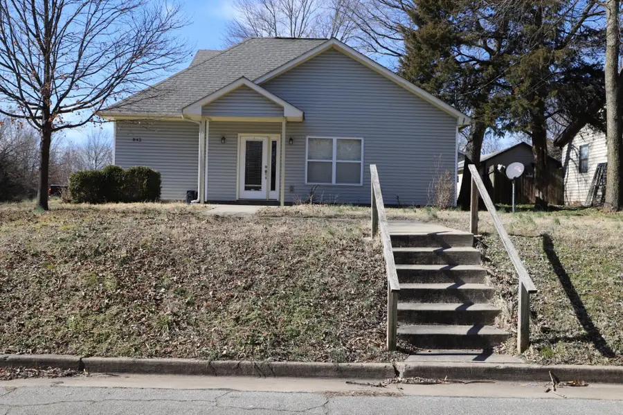 842 S Ozark Avenue, Joplin, MO 64801 - #3