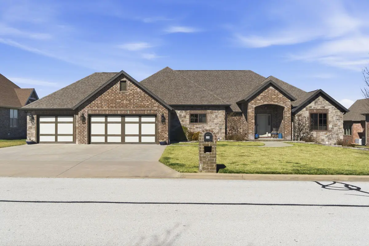 907 W Lorenza Drive, Nixa, MO 65714 - #1