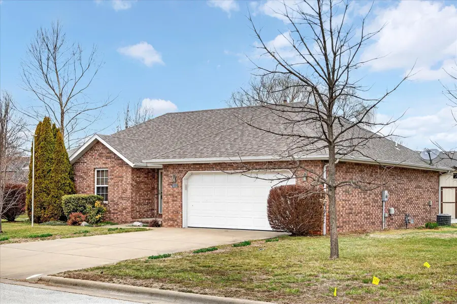 1103 E Chesapeake Drive, Ozark, MO 65721 - #2